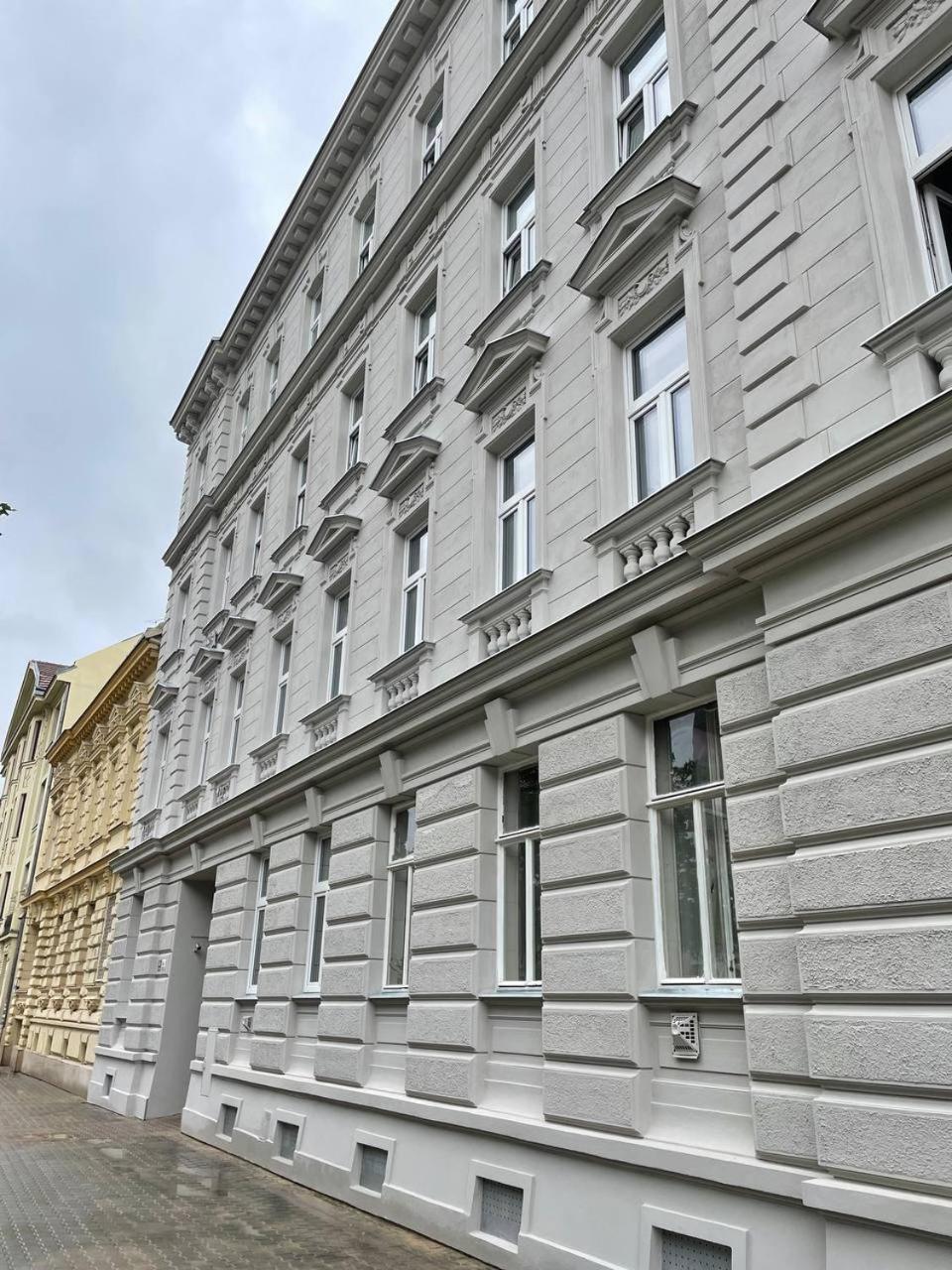 Apartment With Parking In The Center - 500M From Hlavni Nadrazi Brno Exterior photo